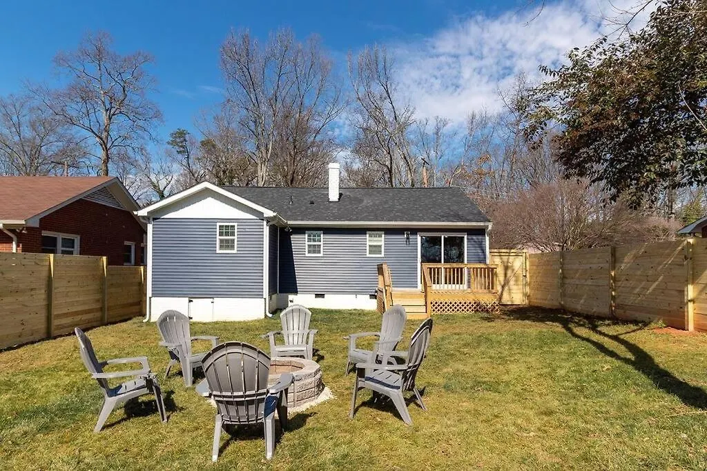 Uptown Oasis, Hot Tub, Swing Chairs, Fire Pit, Gazebo Charlotte 0*,
