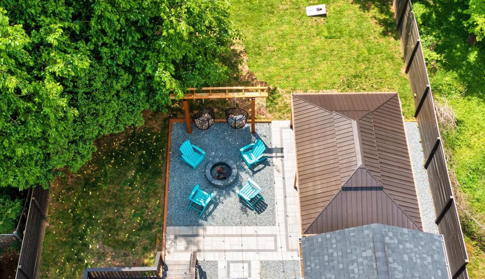 Uptown Oasis, Hot Tub, Swing Chairs, Fire Pit, Gazebo Charlotte 0*,  États-Unis