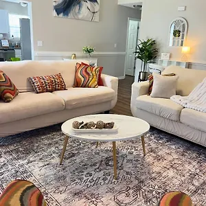Holiday home Queen Family-friendly Entire House,, Charlotte