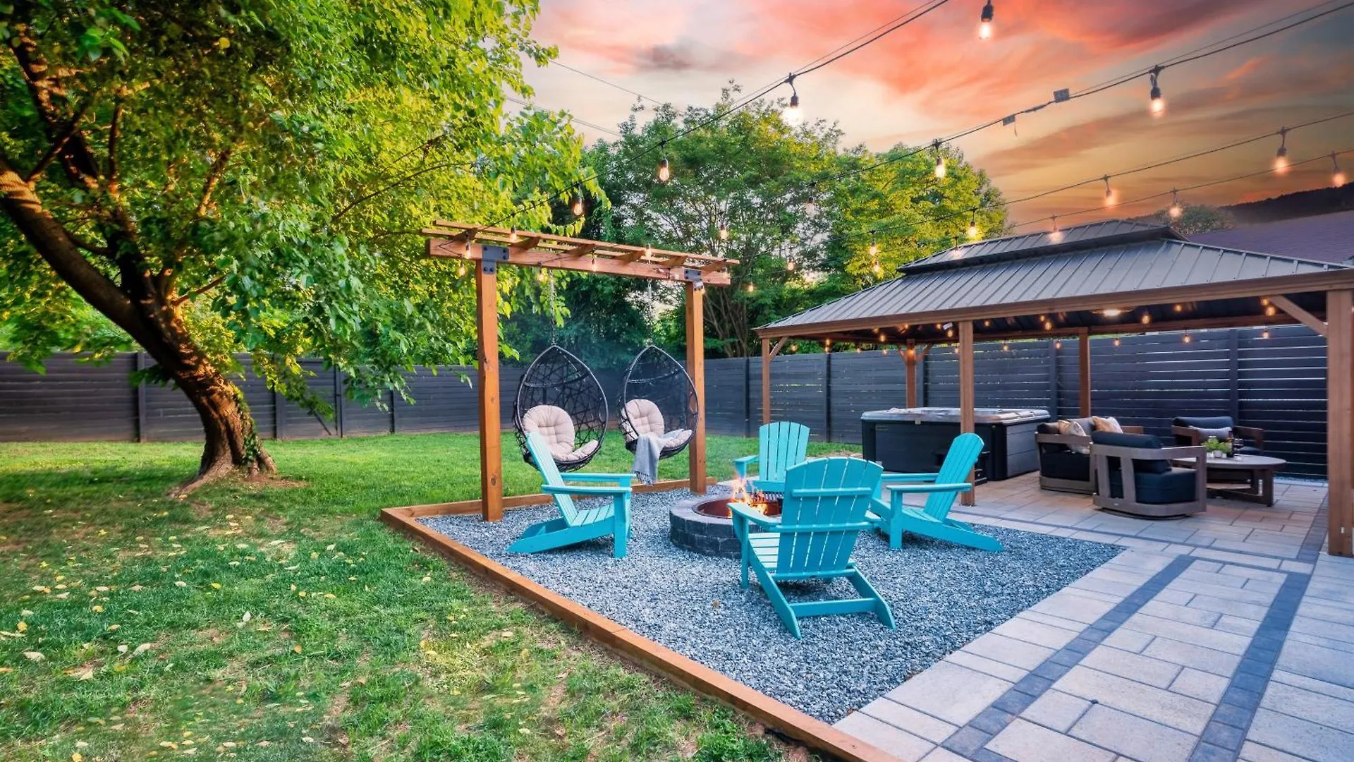 Holiday home Uptown Oasis, Hot Tub, Swing Chairs, Fire Pit, Gazebo Charlotte