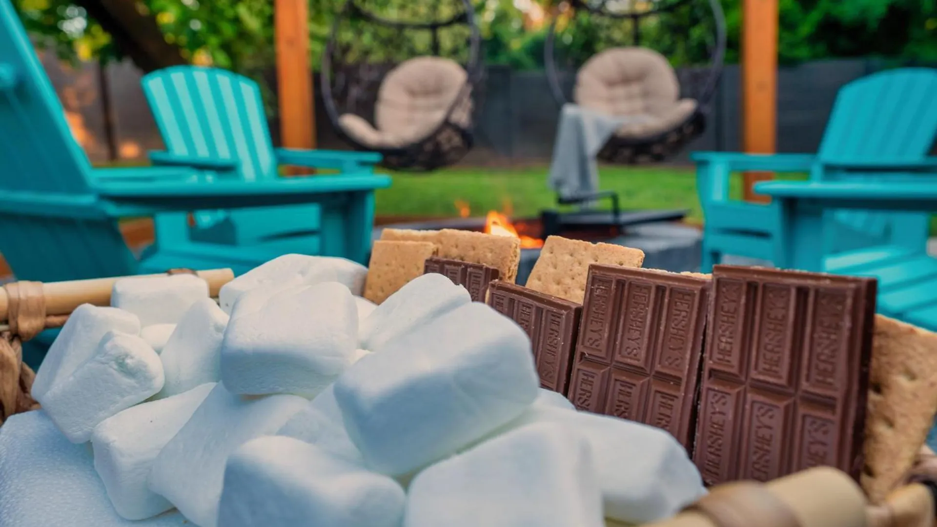 Uptown Oasis, Hot Tub, Swing Chairs, Fire Pit, Gazebo Charlotte 0*,